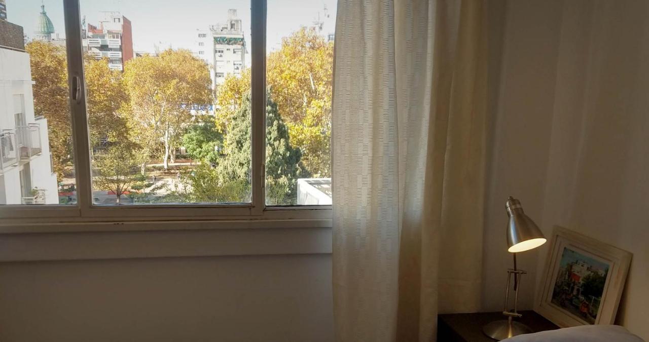 Ferienwohnung Depto 2 Ambientes Muy Luminoso Con Wifi Y Vista A La Plaza Buenos Aires Exterior foto