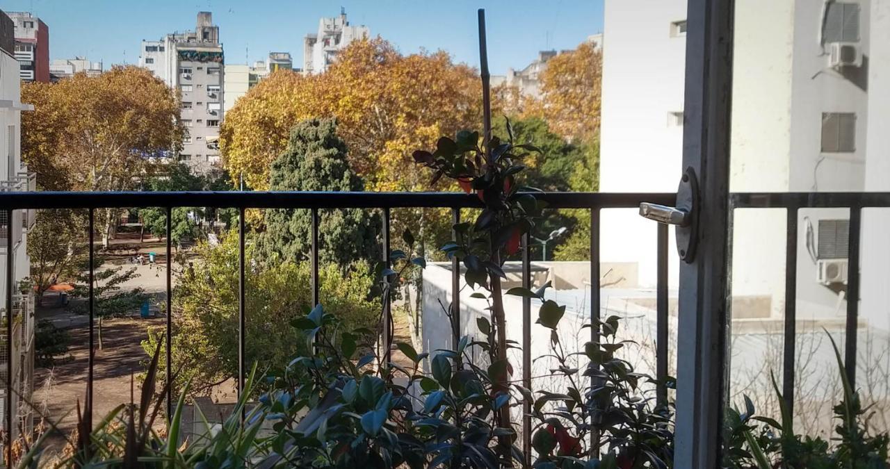 Ferienwohnung Depto 2 Ambientes Muy Luminoso Con Wifi Y Vista A La Plaza Buenos Aires Exterior foto