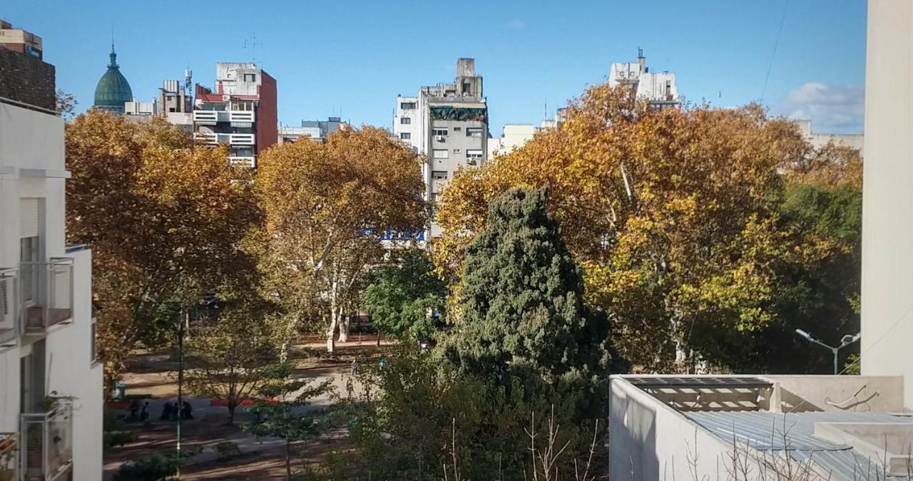 Ferienwohnung Depto 2 Ambientes Muy Luminoso Con Wifi Y Vista A La Plaza Buenos Aires Exterior foto