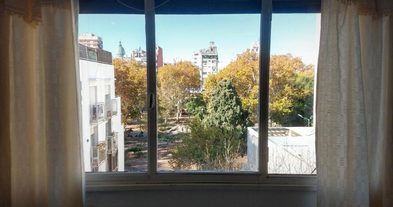 Ferienwohnung Depto 2 Ambientes Muy Luminoso Con Wifi Y Vista A La Plaza Buenos Aires Exterior foto